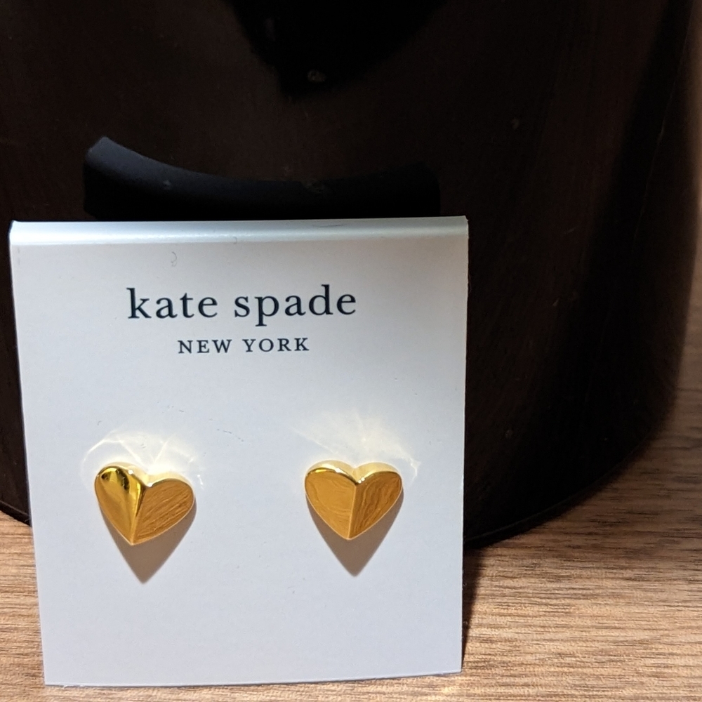 $48 Kate Spade Heritage Spade Heart Stud Earrings in Gold NWT